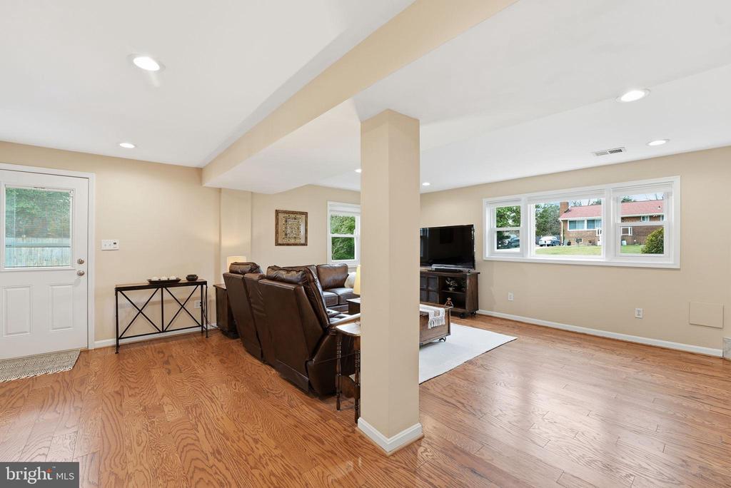 6803 DERRELL COURT