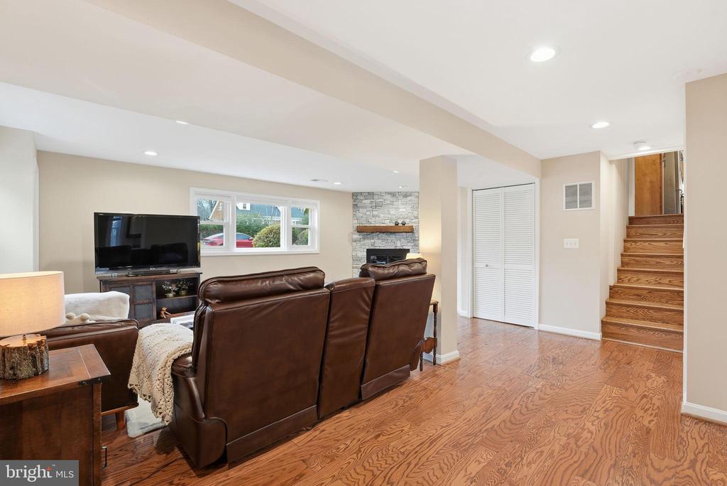 6803 DERRELL COURT