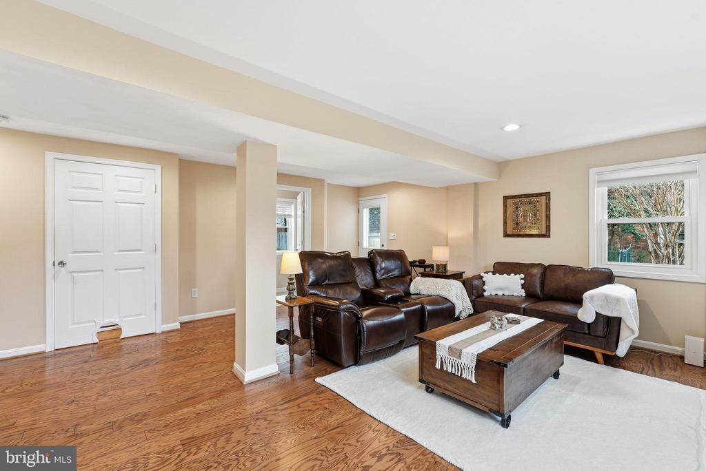 6803 DERRELL COURT