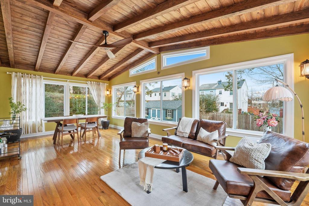 6803 DERRELL COURT