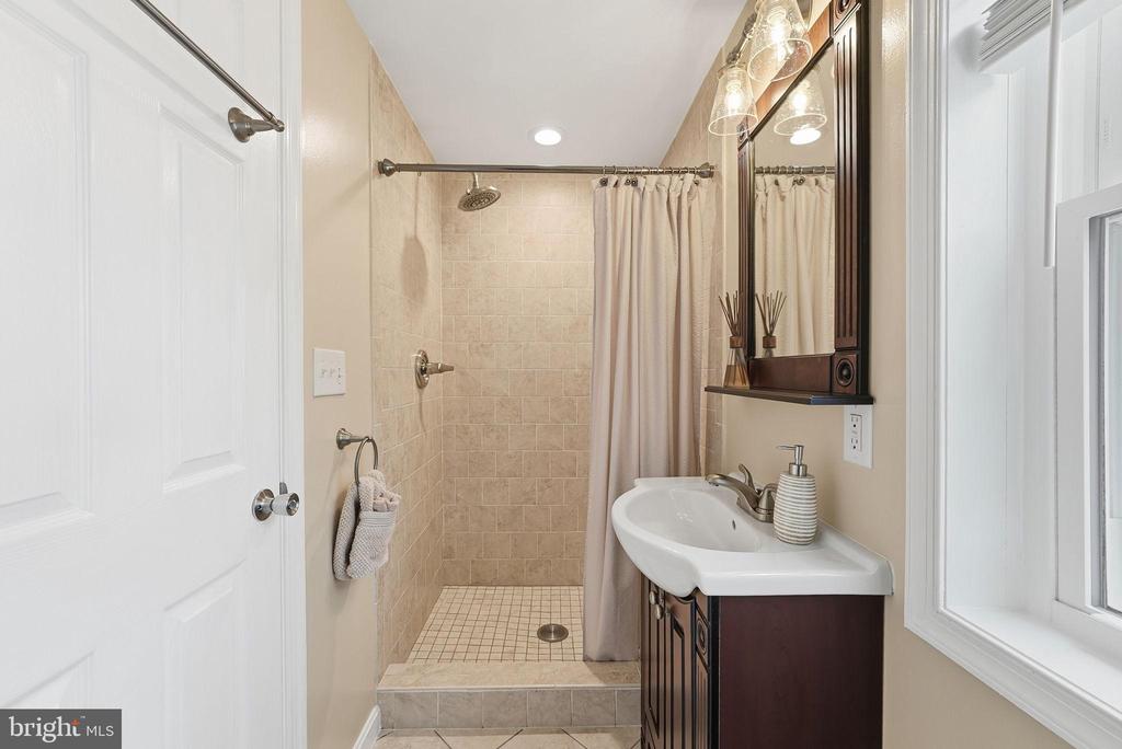 6803 DERRELL COURT