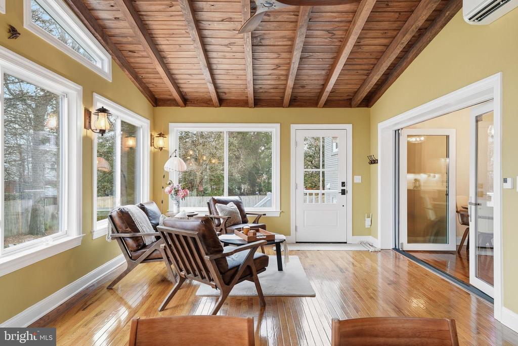 6803 DERRELL COURT