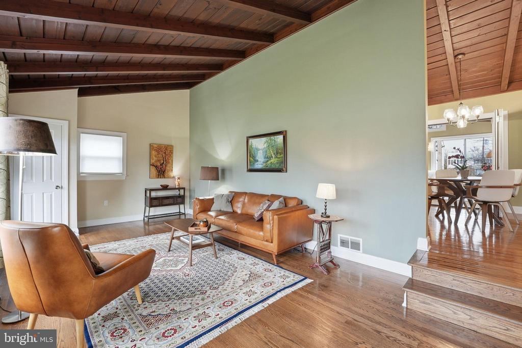 6803 DERRELL COURT