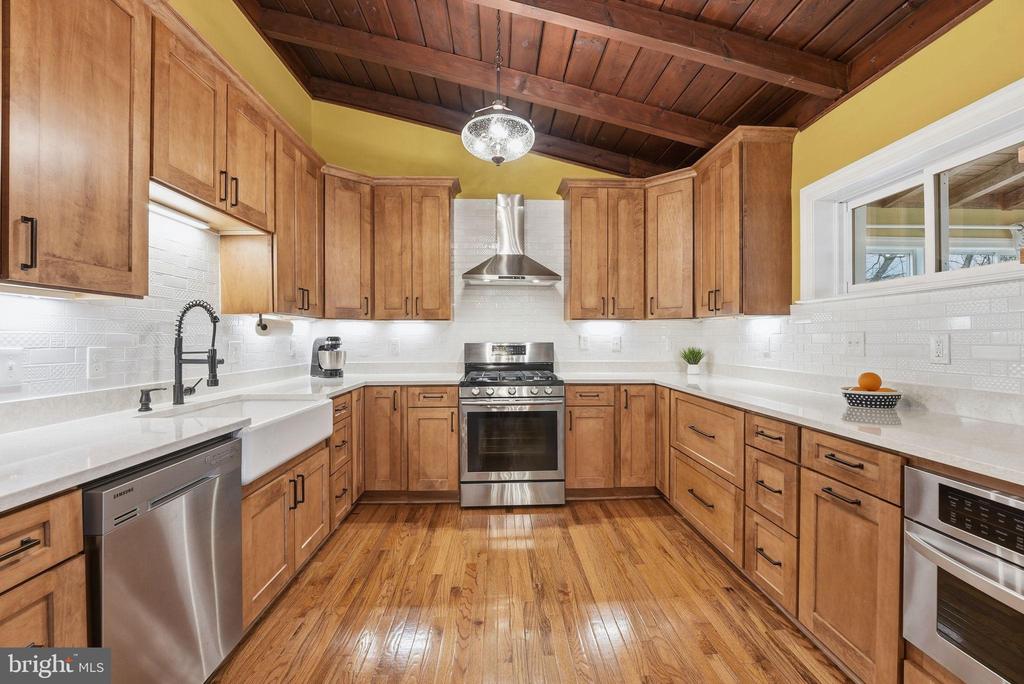 6803 DERRELL COURT