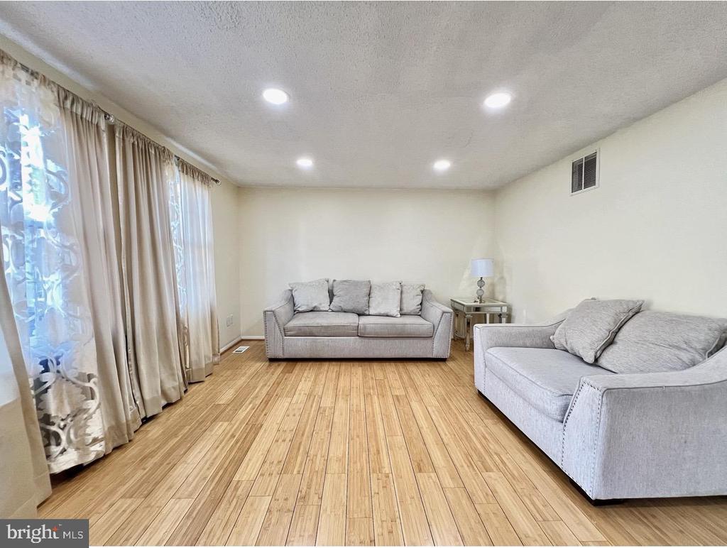8679 HICKORY RIDGE COURT