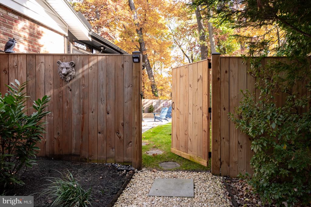 3809 MOSS DRIVE