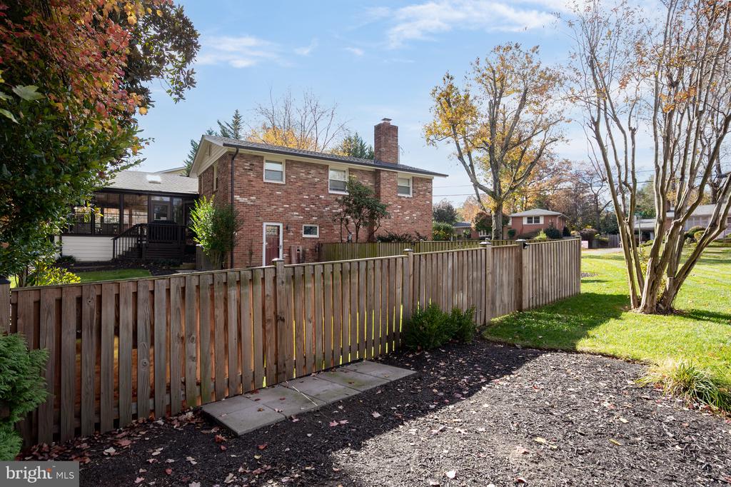 3809 MOSS DRIVE