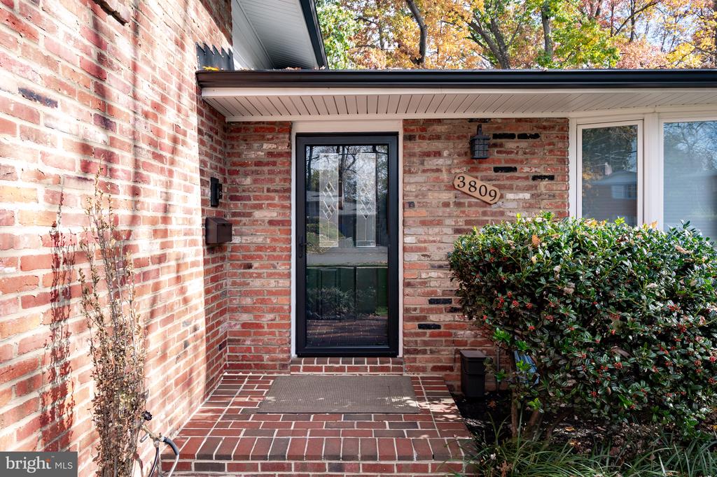 3809 MOSS DRIVE