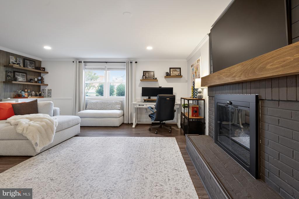 3809 MOSS DRIVE