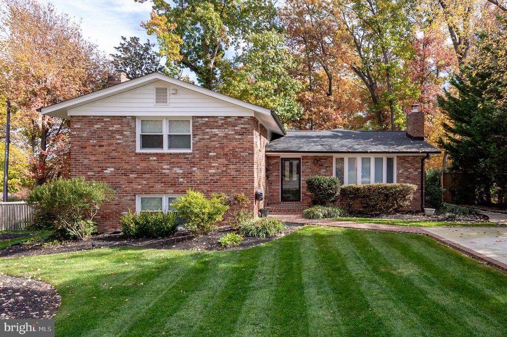 3809 MOSS DRIVE