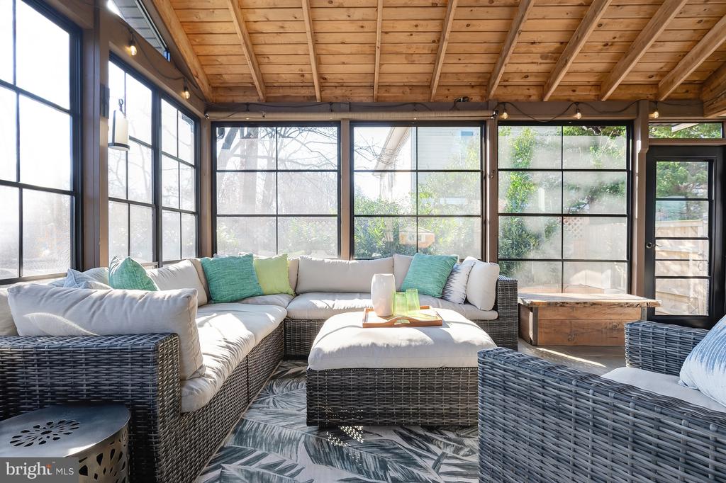 3809 MOSS DRIVE