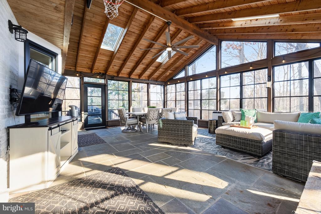 3809 MOSS DRIVE