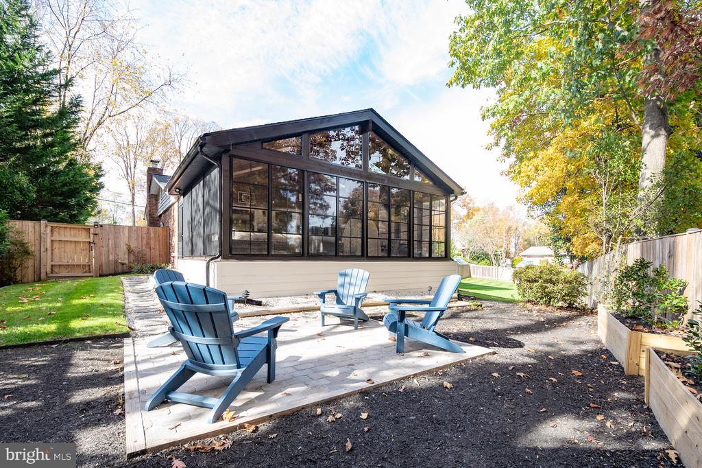 3809 MOSS DRIVE
