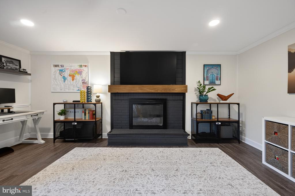 3809 MOSS DRIVE