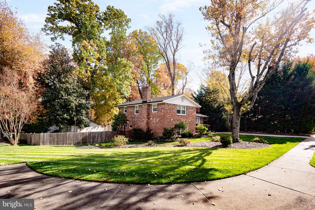 3809 MOSS DRIVE