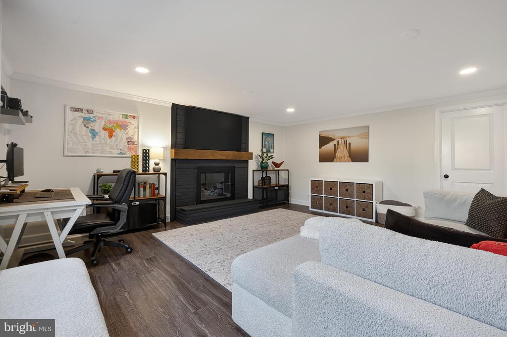 3809 MOSS DRIVE