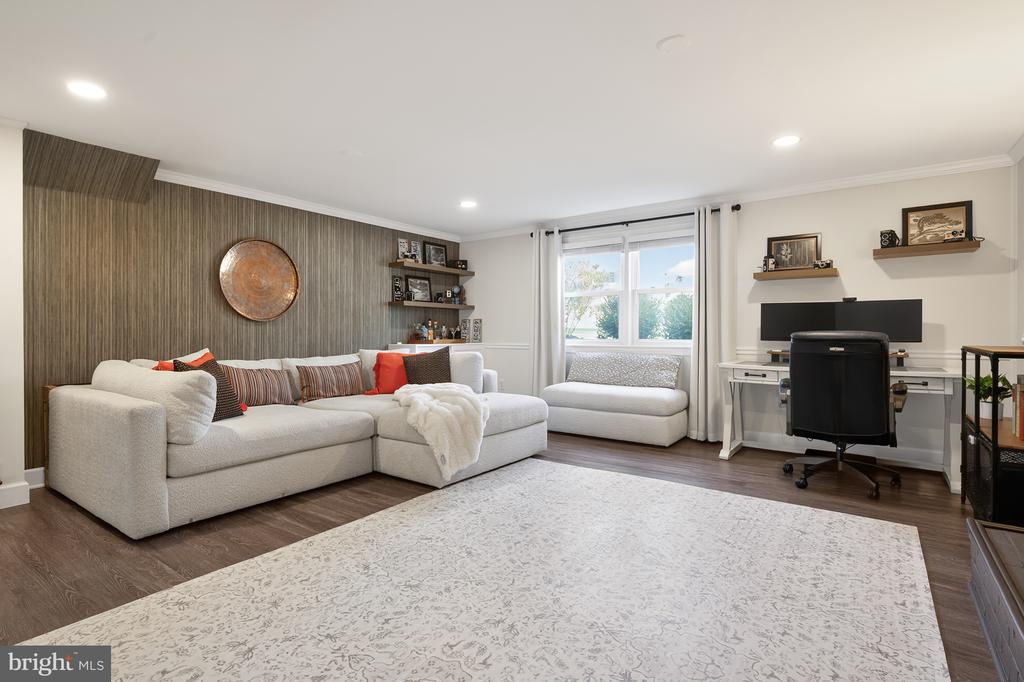 3809 MOSS DRIVE