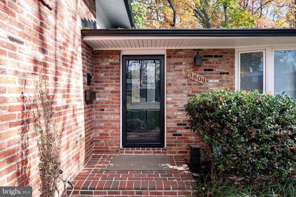 3809 MOSS DRIVE