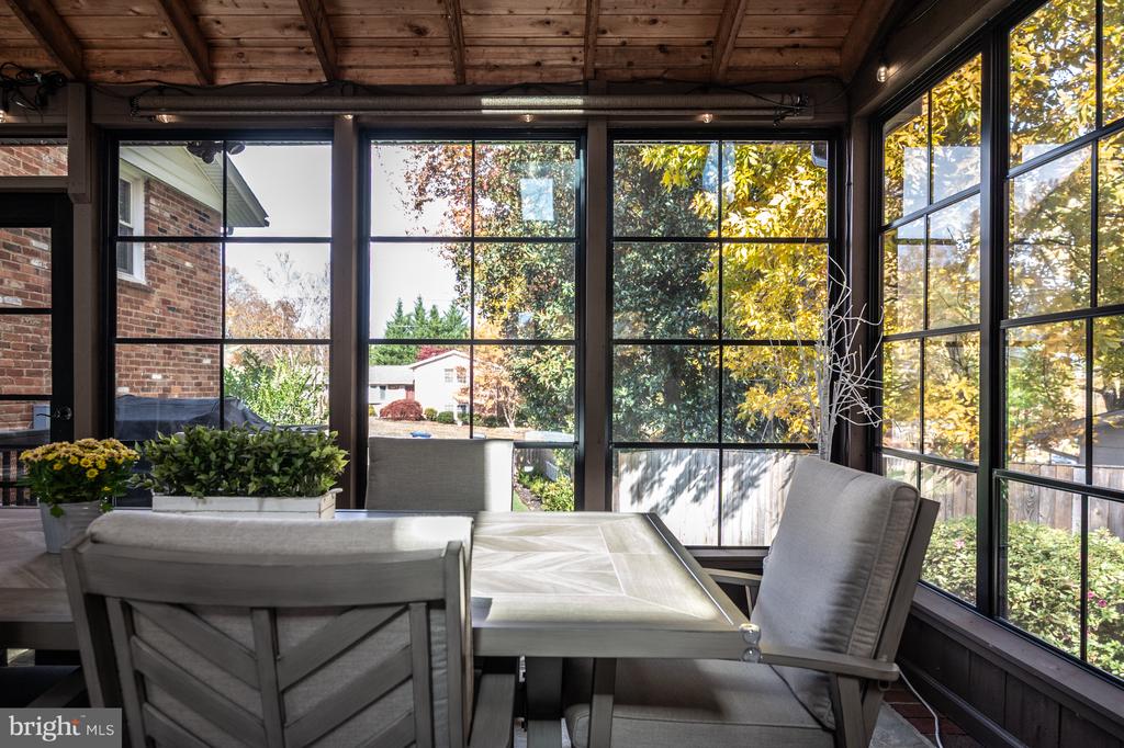 3809 MOSS DRIVE