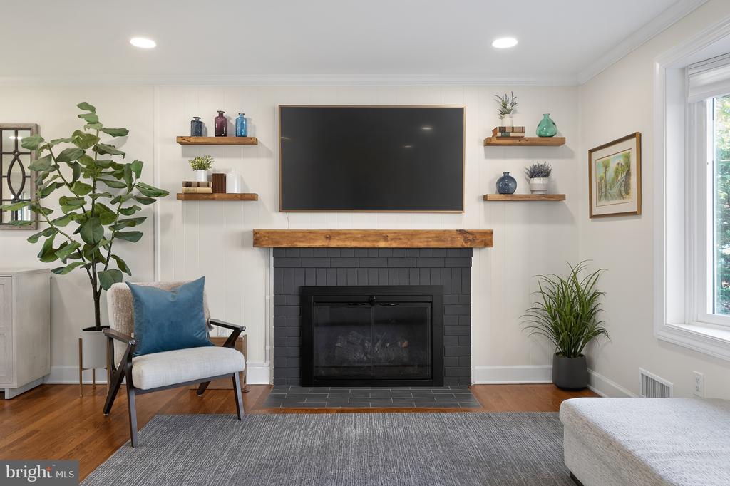 3809 MOSS DRIVE