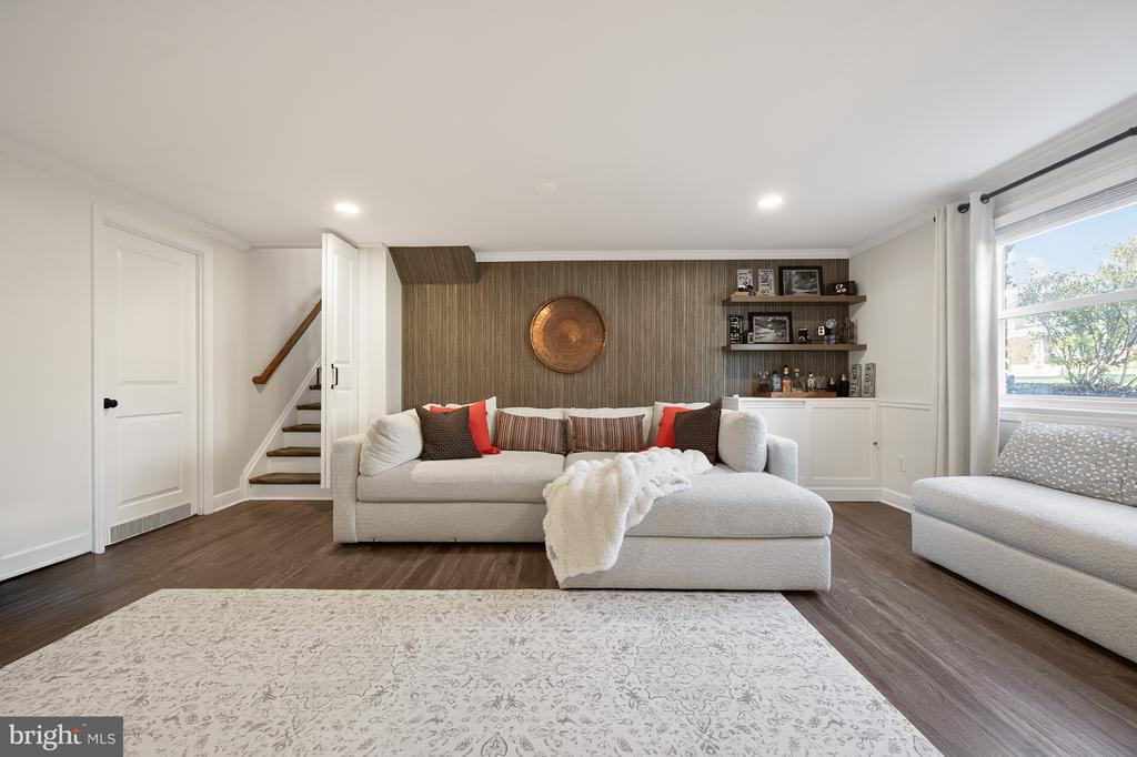 3809 MOSS DRIVE