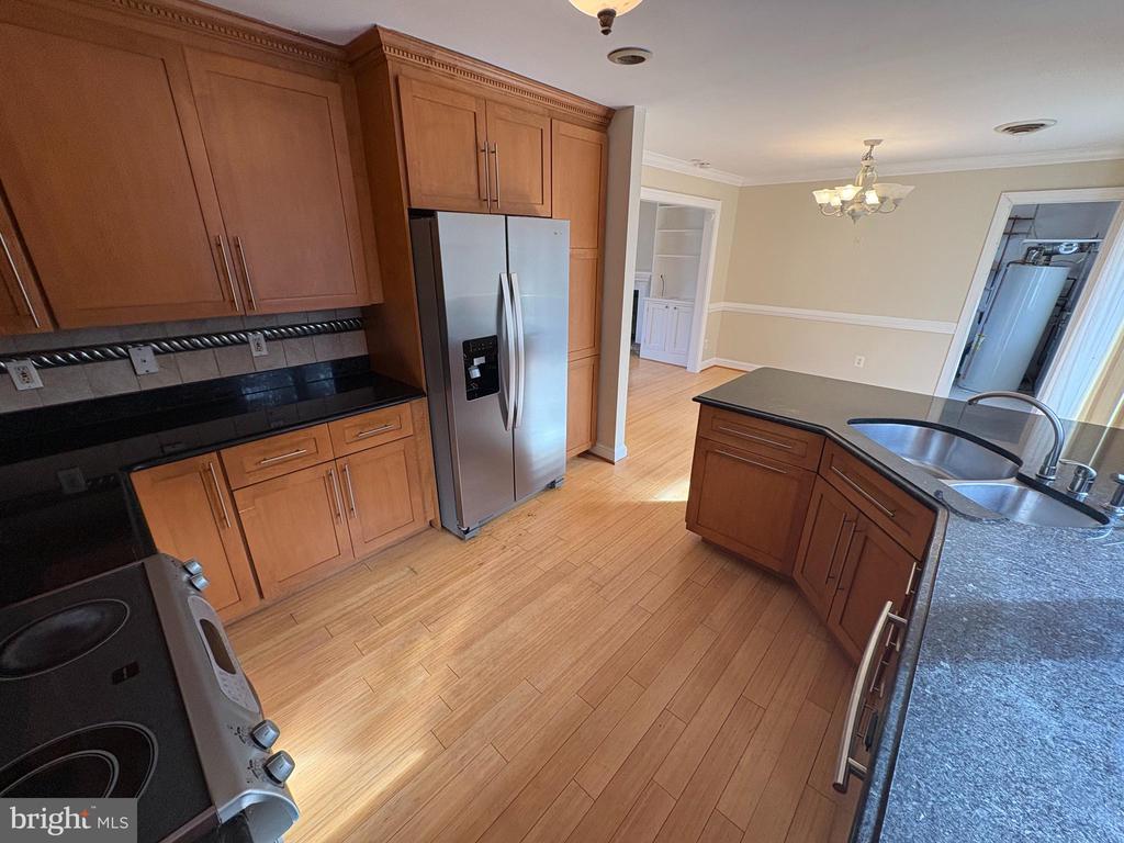 5304 CEDAR COURT