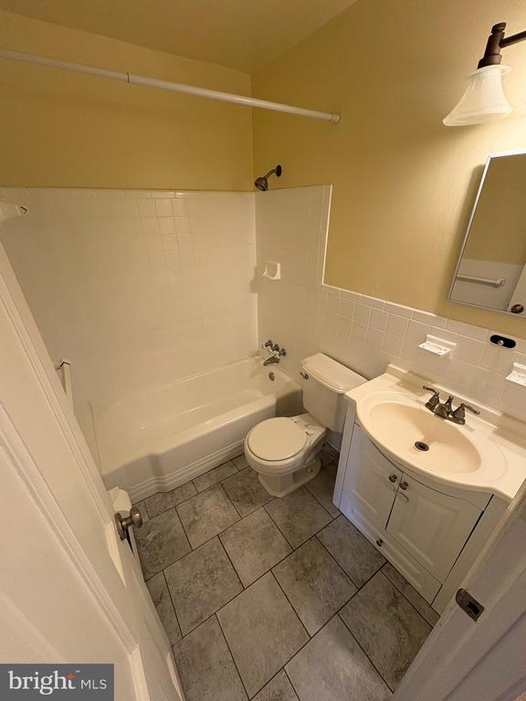5304 CEDAR COURT