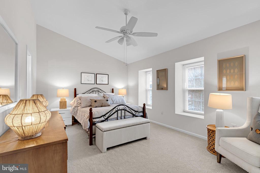 6163 GREEN HOLLOW COURT