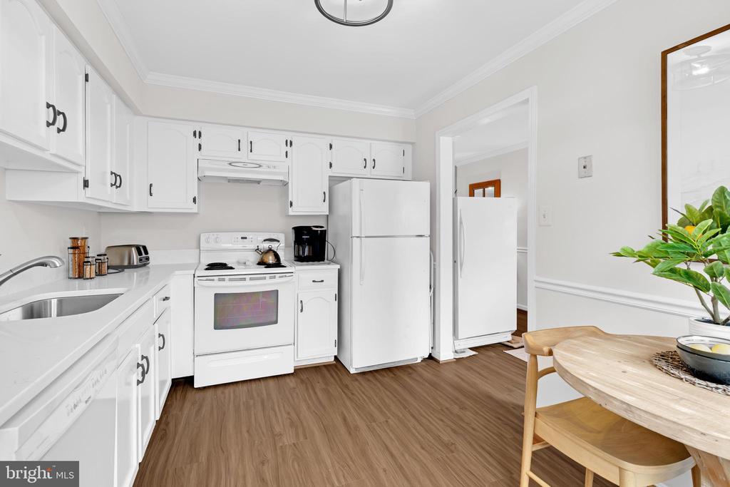 6163 GREEN HOLLOW COURT