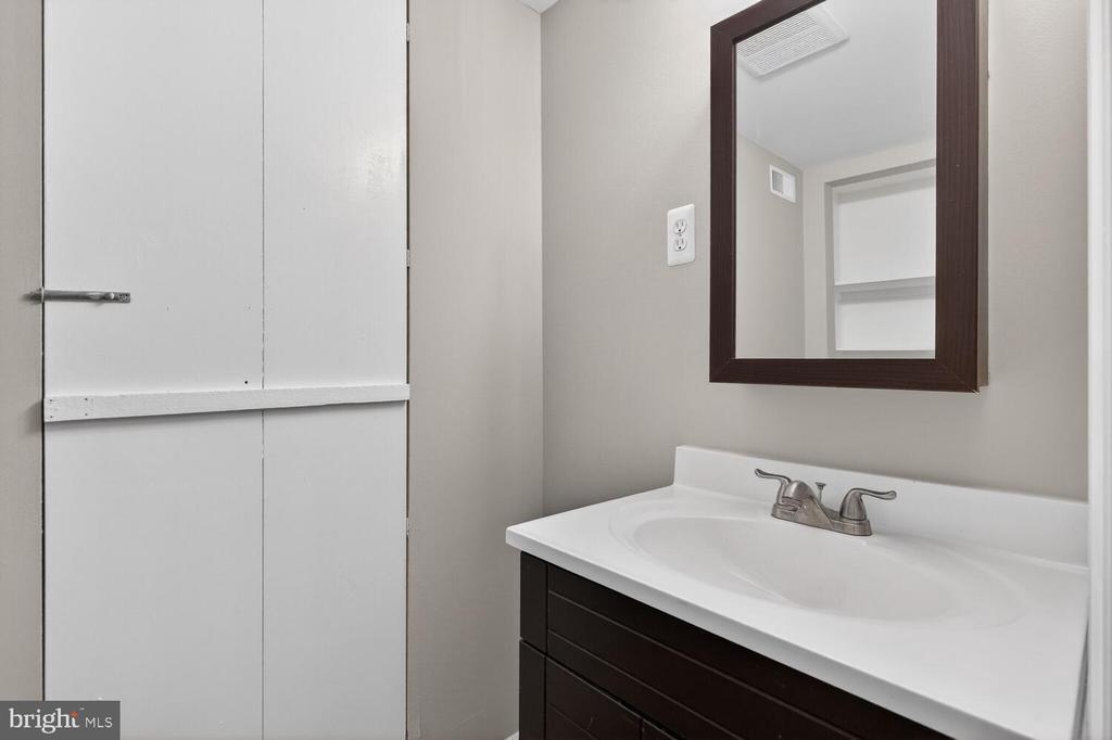 8462 LAZY CREEK COURT