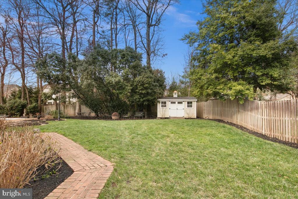 9498 LYNNHALL PLACE
