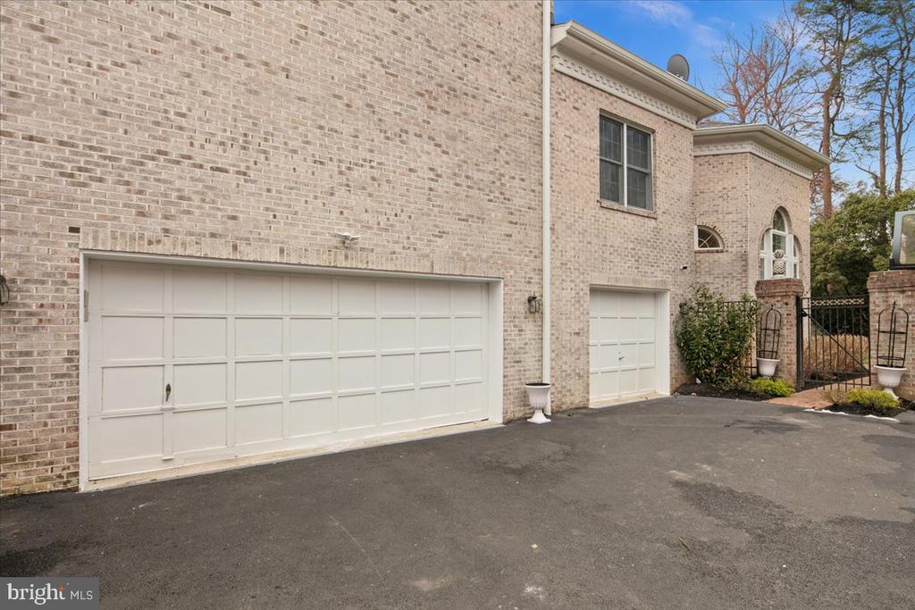 9498 LYNNHALL PLACE