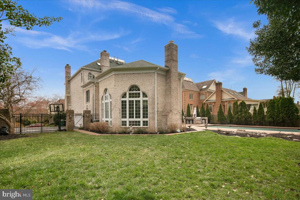 9498 LYNNHALL PLACE