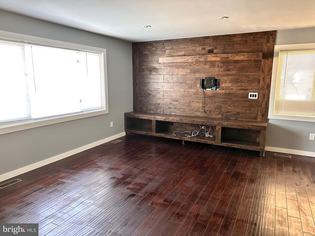 6406 WILCOX COURT