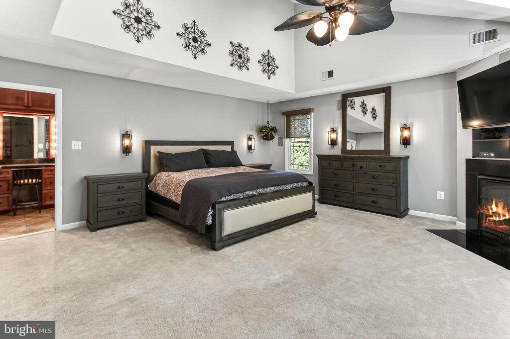 6247 GENTLE LANE
