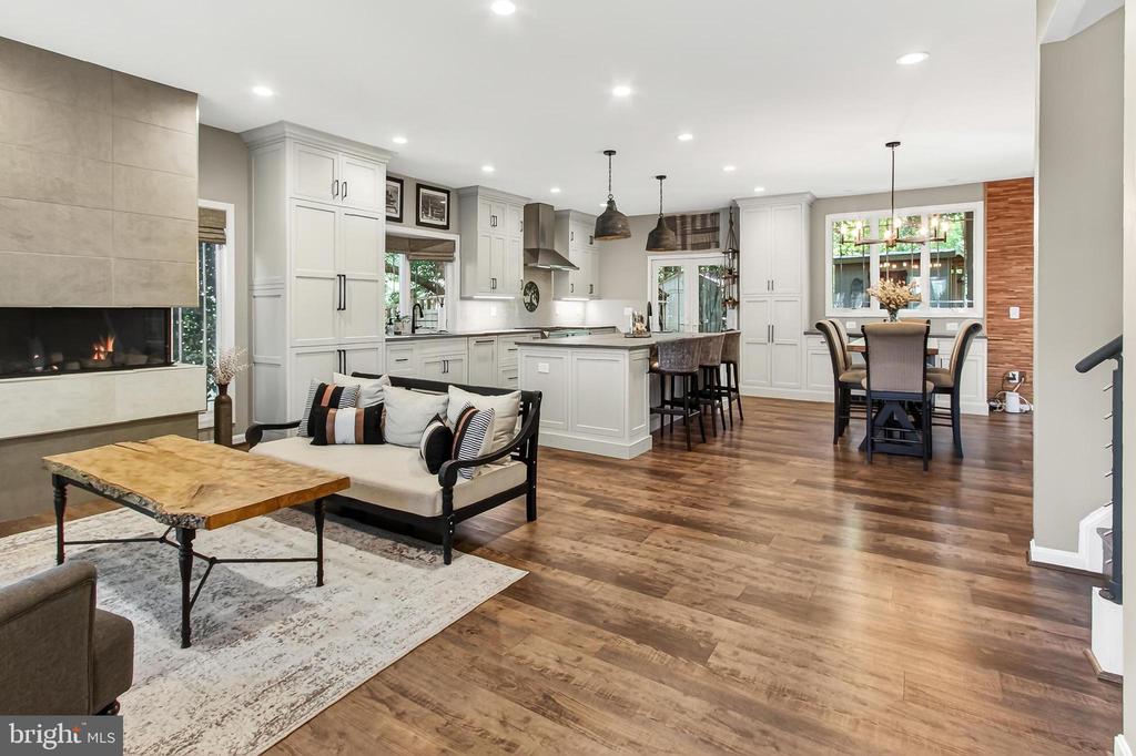 6247 GENTLE LANE