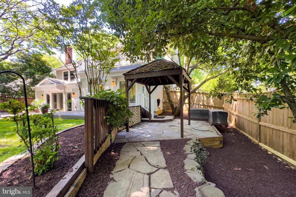 6247 GENTLE LANE