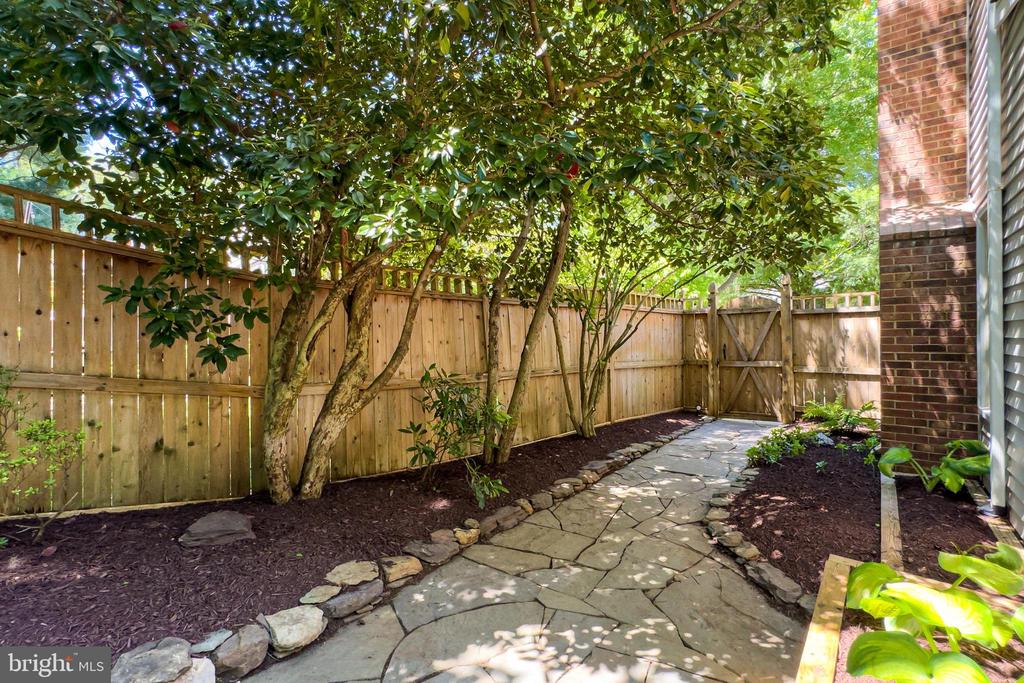 6247 GENTLE LANE