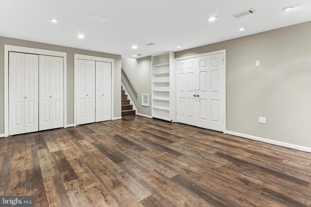 6247 GENTLE LANE