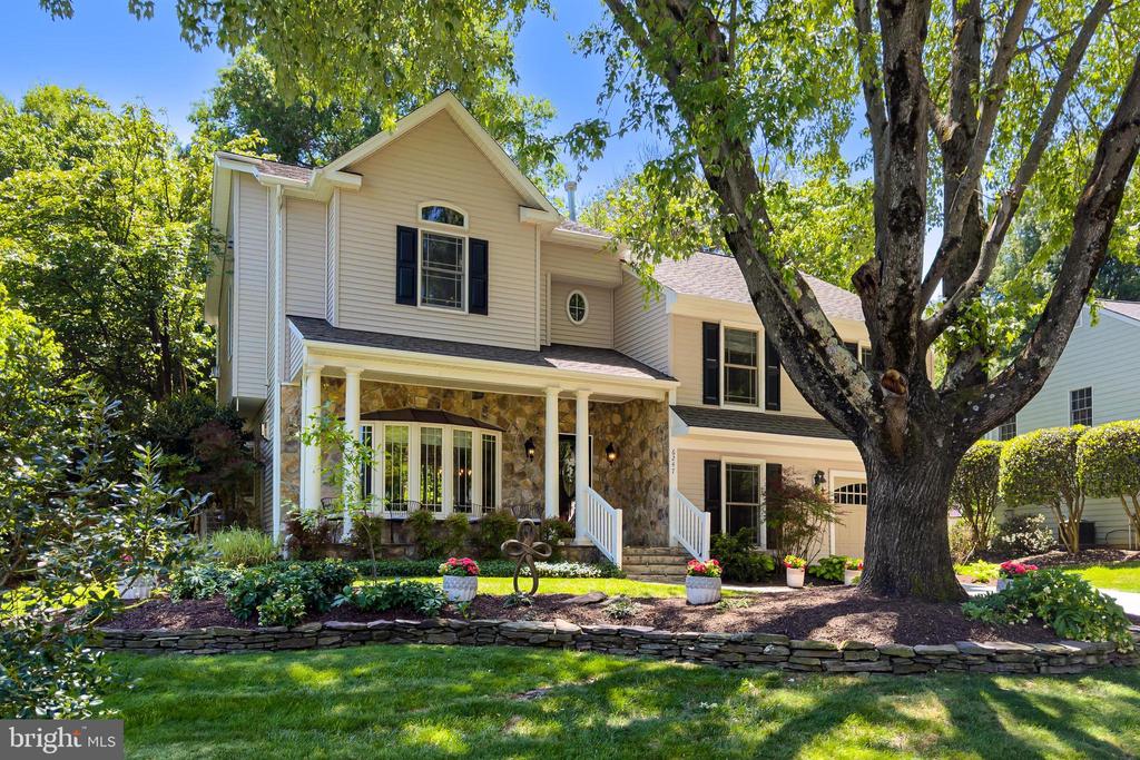 6247 GENTLE LANE