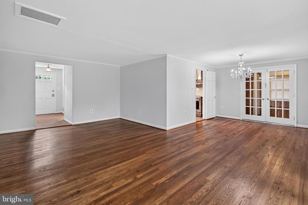 4019 ROBERTSON BOULEVARD