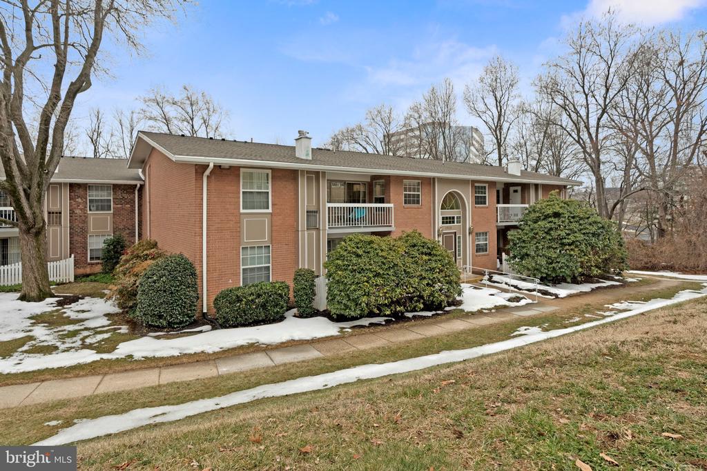 1916 WILSON LANE 202