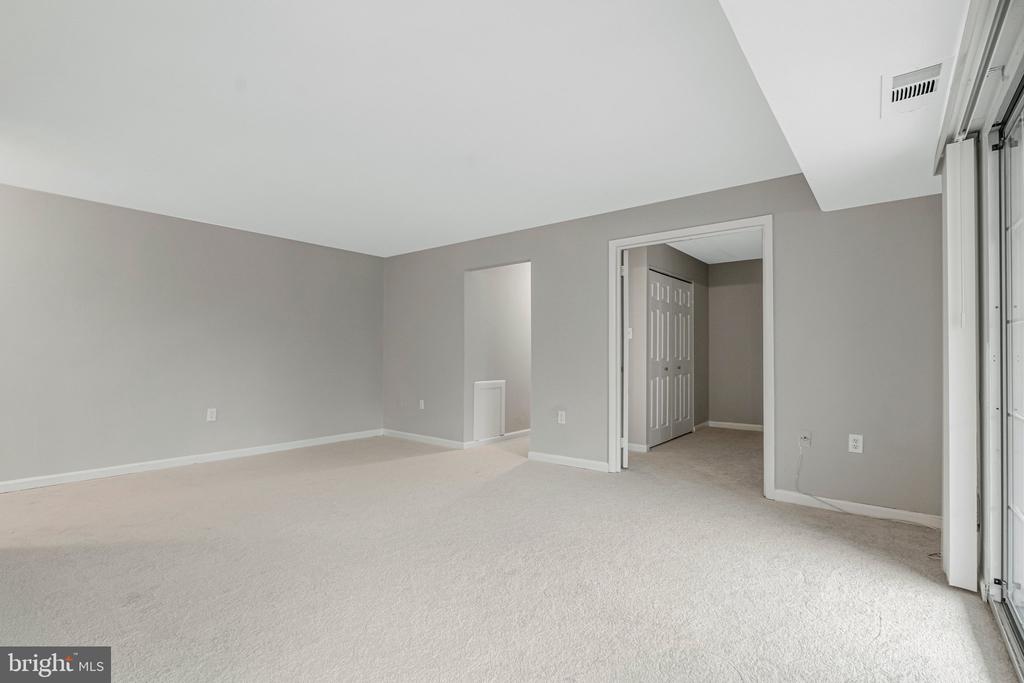 1916 WILSON LANE 202