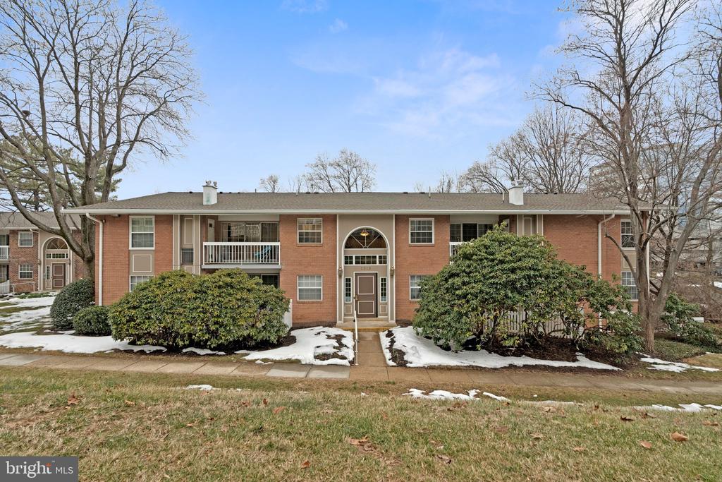 1916 WILSON LANE 202