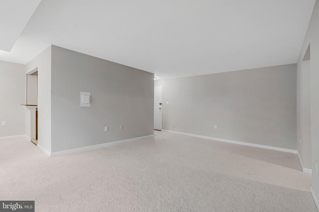 1916 WILSON LANE 202