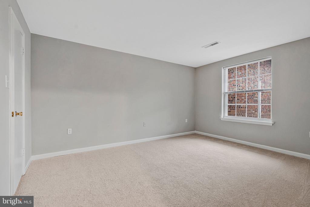 1916 WILSON LANE 202