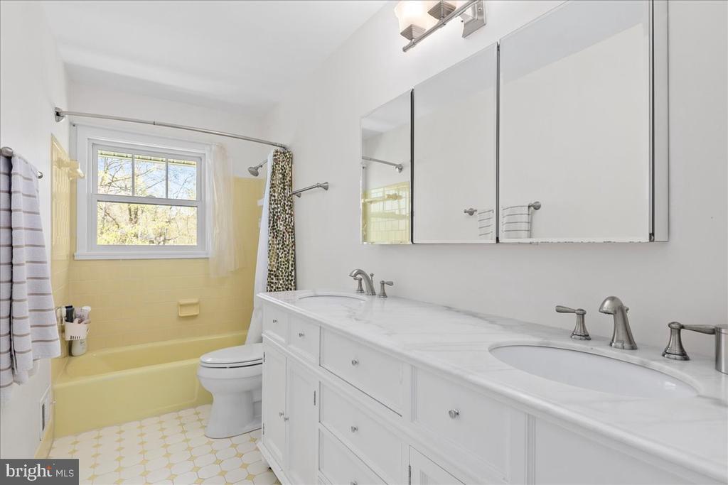 3104 LITTLE CREEK LANE