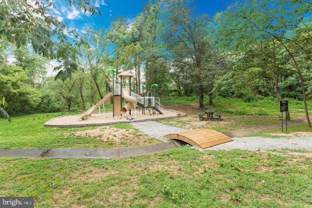 9426 MOUNT VERNON CIRCLE