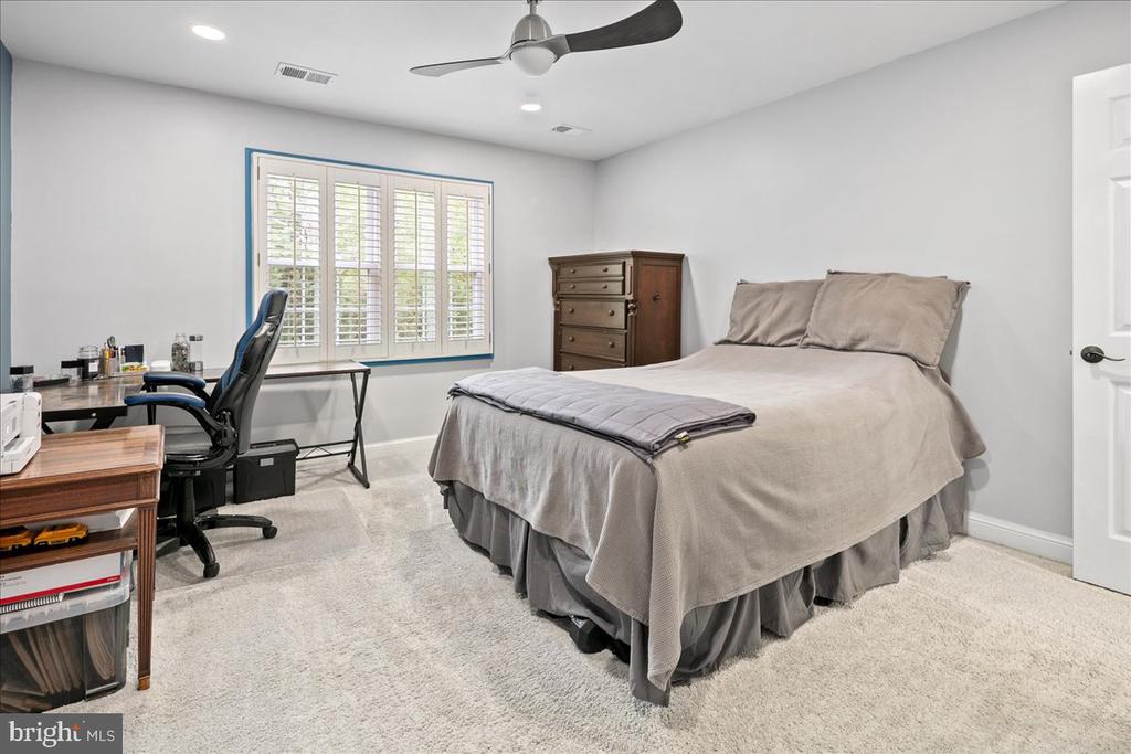 9426 MOUNT VERNON CIRCLE