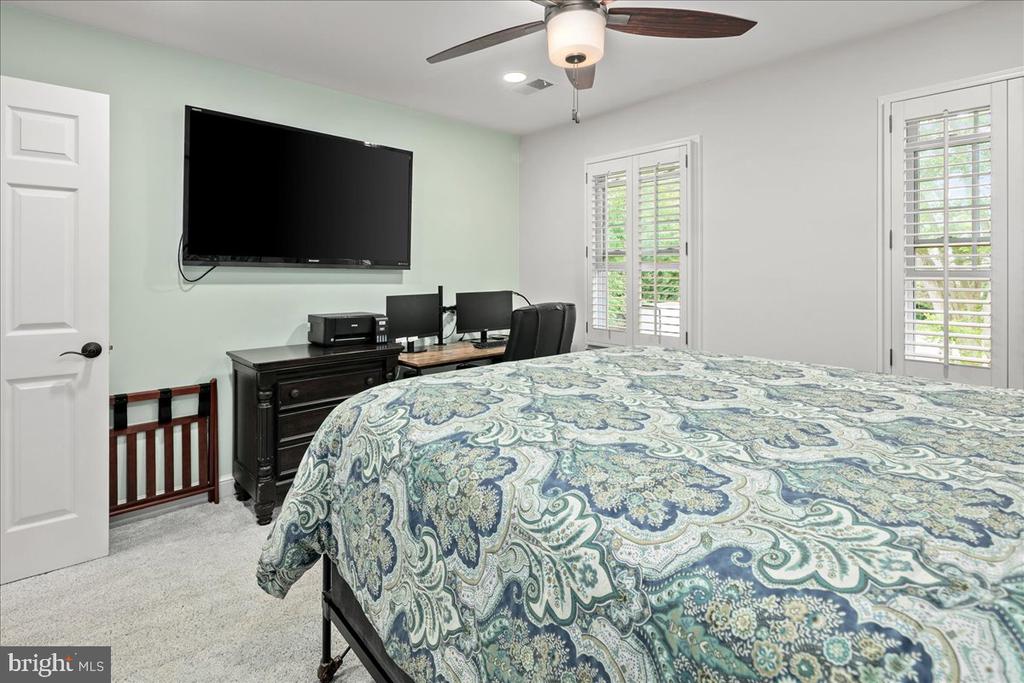 9426 MOUNT VERNON CIRCLE